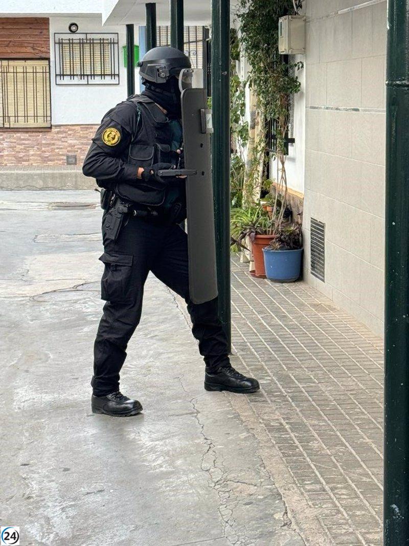 Exitosa operación de la Guardia Civil contra el tráfico de migrantes y drogas en Andalucía, Melilla y Pontevedra.