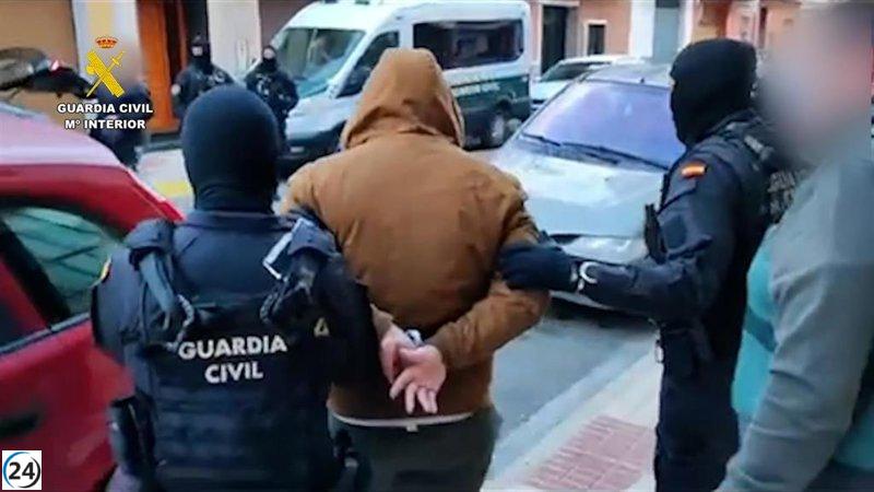 Cinco arrestados en Algeciras por contrabando de 150 kilos de cocaína desde Sudamérica en muebles con dobles fondos. ¡Escándalo en Cádiz!