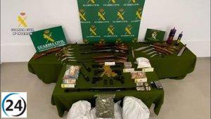 Desarticulan banda criminal por tráfico de armas y drogas en Córdoba y Sevilla: once arrestados.
