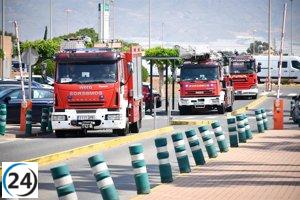 Trágico accidente en El Ejido: dos fallecidos tras colisión de furgoneta y turismo incendiado.