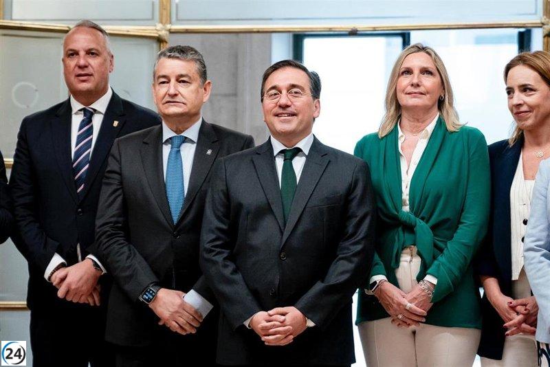 Albares asegura que el acuerdo de Gibraltar protege los derechos de los trabajadores del Campo a largo plazo.