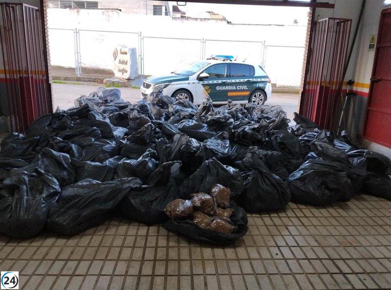 Incautados 1.600 kilos de tabaco de contrabando en furgoneta sobrecargada en El Carpio (Córdoba)