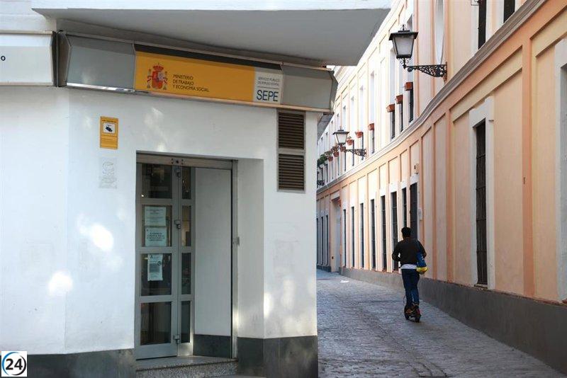 El paro en Andalucía sube en septiembre pero sigue por debajo de los 700.000 desempleados.