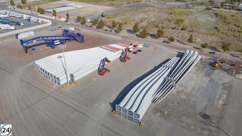 Motril inicia exportación de palas de aerogeneradores de más de 80 metros.