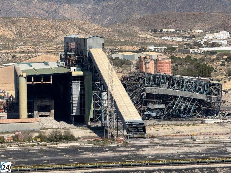 Desmantelan la última caldera de la central térmica de Carboneras, alcanzando un 74% de progreso en la operación.