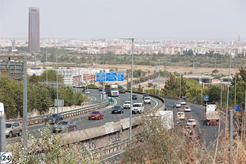 Retenciones notables en las entradas de Málaga y Sevilla, alerta la DGT.