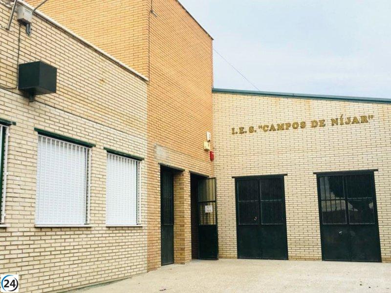 Tres jóvenes resultan afectadas por incendio en el cuadro eléctrico de un instituto en Níjar, Almería.