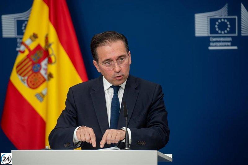 Albares resta importancia a la falta de Moreno y Sanz en la cena de gala del Palacio de Dueñas debido a la cumbre de la ONU en Sevilla.