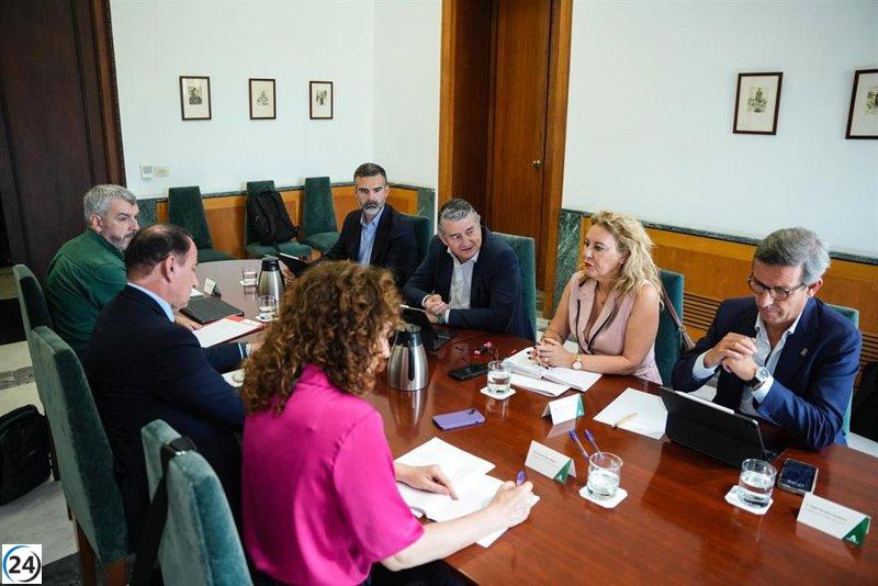 La Junta busca respuestas ante las repercusiones de los aranceles de Trump en reunión con empresarios y sindicatos.