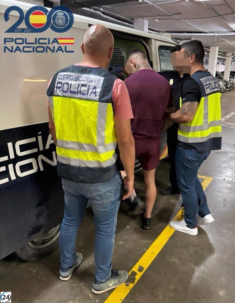 Arrestan en Huelva a pariente del sospechoso de homicidio que agredió a un hombre con puño americano.