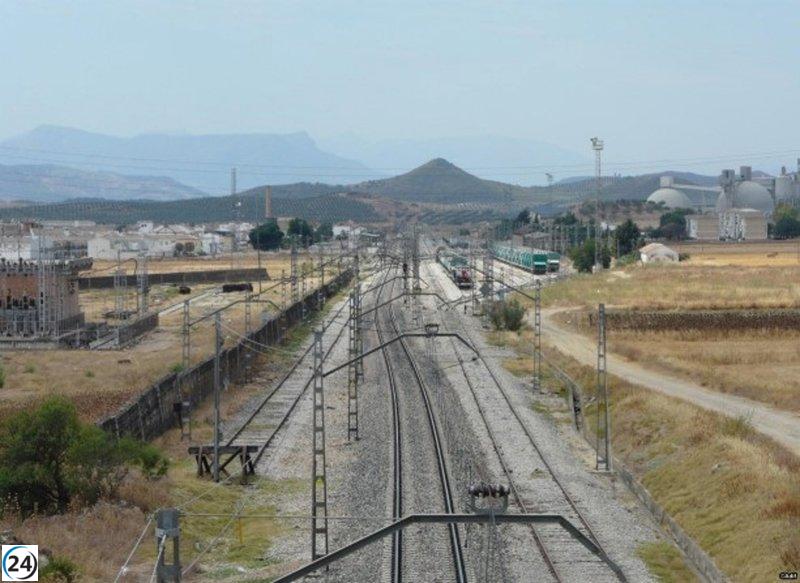 Renfe implementa un plan con 320 autobuses por obras del Adif y modifica horarios del Alvia entre Algeciras y Madrid.