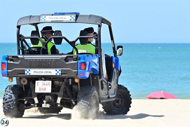 Dos mujeres arrestadas en Cádiz tras atacar a la policía por la prohibición de jugar a la pelota en la playa.