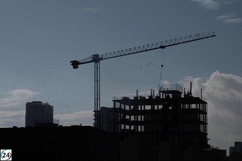 Huelga de tres días en Sevilla: Gruistas de la construcción se movilizan desde el 15 de julio.
