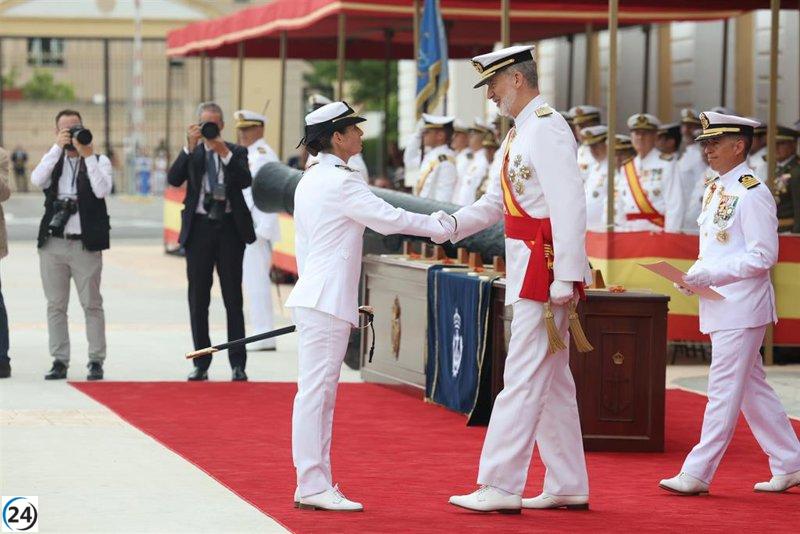 Felipe VI otorga Reales Despachos a 225 suboficiales de la Armada en San Fernando.