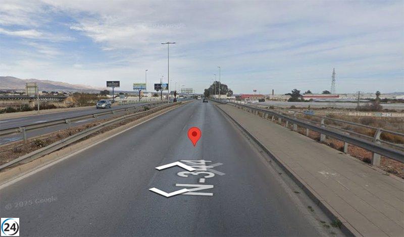 Fallece un hombre de 37 años tras ser arrollado por un camión en la AL-12 en Almería.
