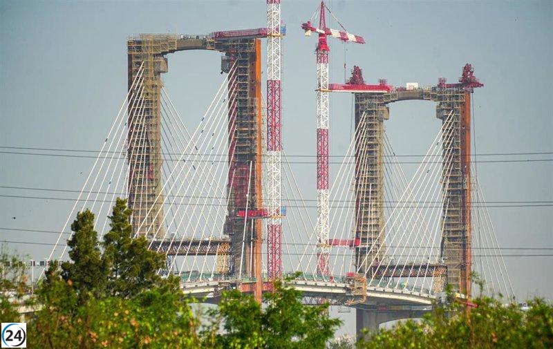 Exdirector de Carreteras critica a secretario de Estado por controversias en el puente del Centenario.