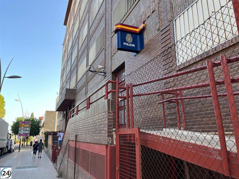 Policía arrestado en Almería por violencia de género enfrenta cargos de retención a su pareja.
