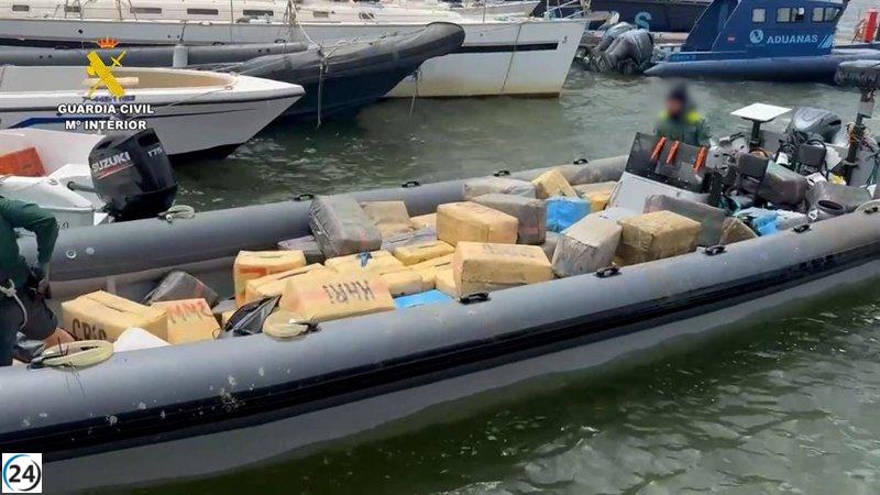 Desmantelamiento del narcotráfico en Huelva: Cinco toneladas de hachís y dos narcolanchas confiscadas.