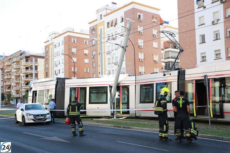 Accidente de tranvía en Sevilla: colisión con catenaria en San Francisco Javier.
