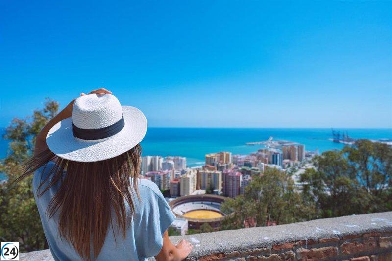 Andalucía recibe un 4,4% más de turistas internacionales en junio, superando los 1.900 millones en gastos.
