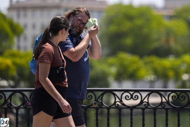 Andalucía se prepara para una intensa ola de calor este domingo, con termómetros que podrían alcanzar los 42 grados en cuatro provincias.