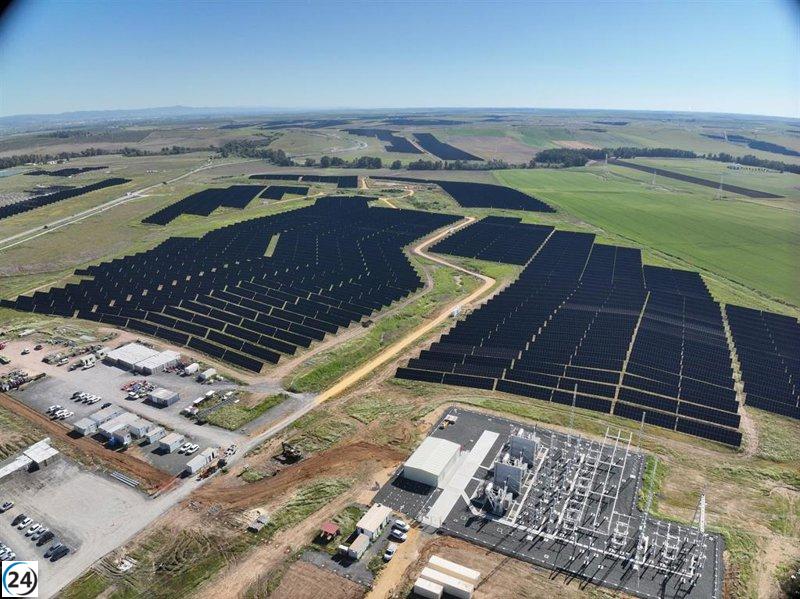 Endesa establece tres parques solares en Carmona (Sevilla) para proveer energía a 65.000 viviendas al año.