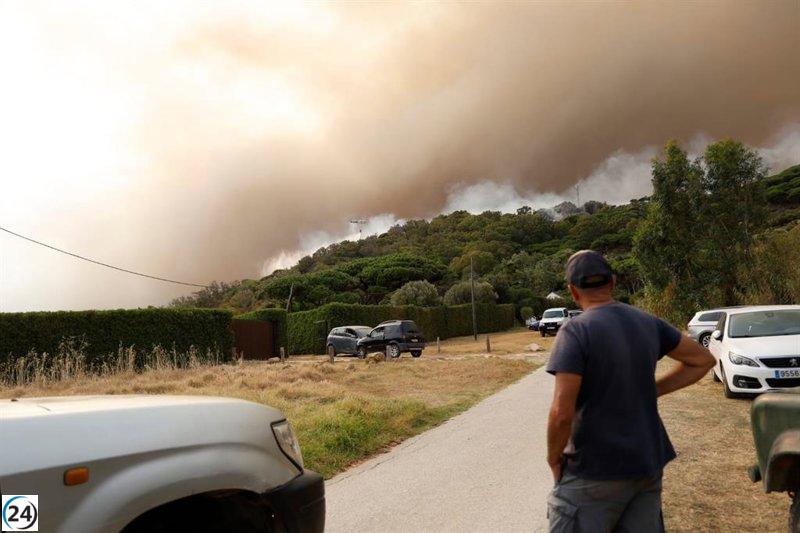 La N-340 reabierta al tráfico tras el incendio en Tarifa; rutas alternativas quedan sin efecto.