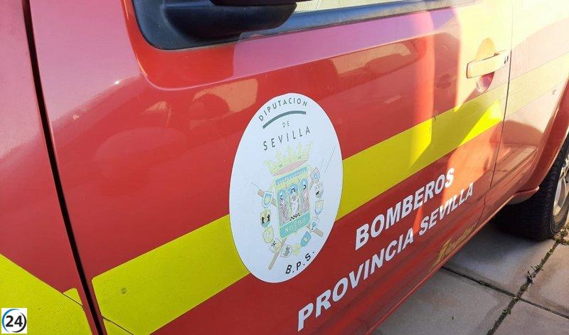 Hombre trasladado al hospital por incendio en residencia de mayores en La Campana, Sevilla.