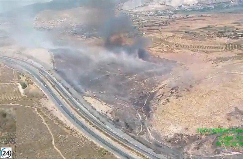 Incendio en Padúl (Granada) obliga a cerrar el carril derecho de la A-44 en dirección a Jaén.