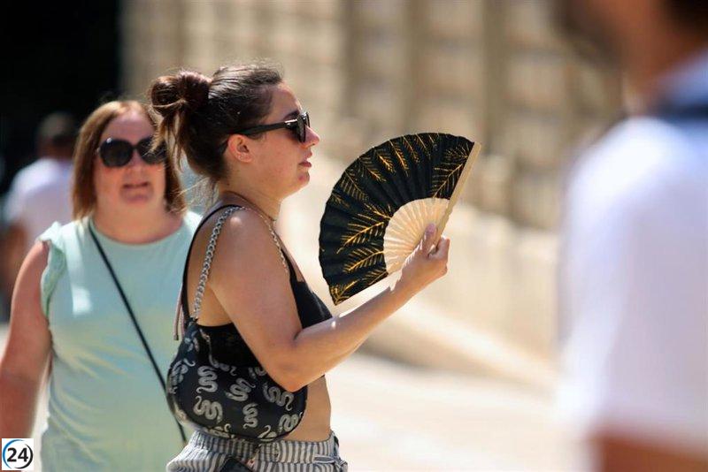 Andalucía supera la ola de calor, pero Málaga enfrenta alerta naranja y Almería amarilla este martes.