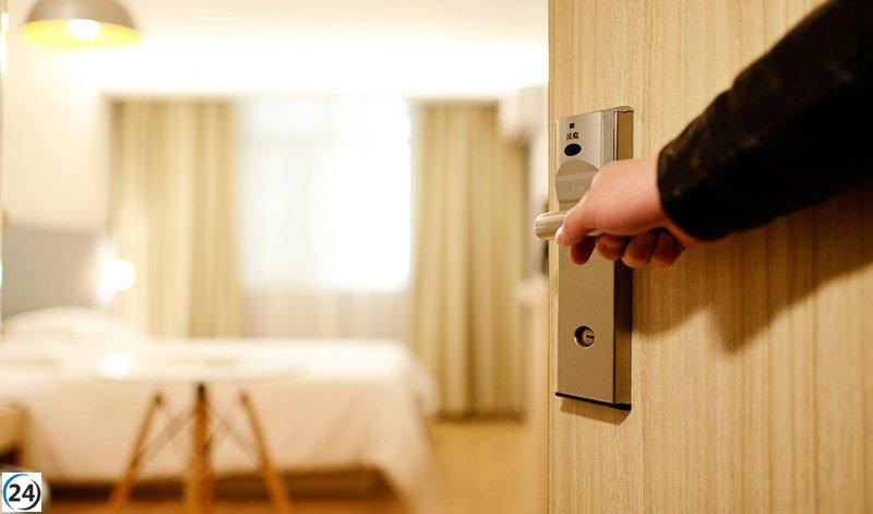 Crecen un 3,9% las estancias hoteleras en Andalucía en julio, alcanzando 6,8 millones.