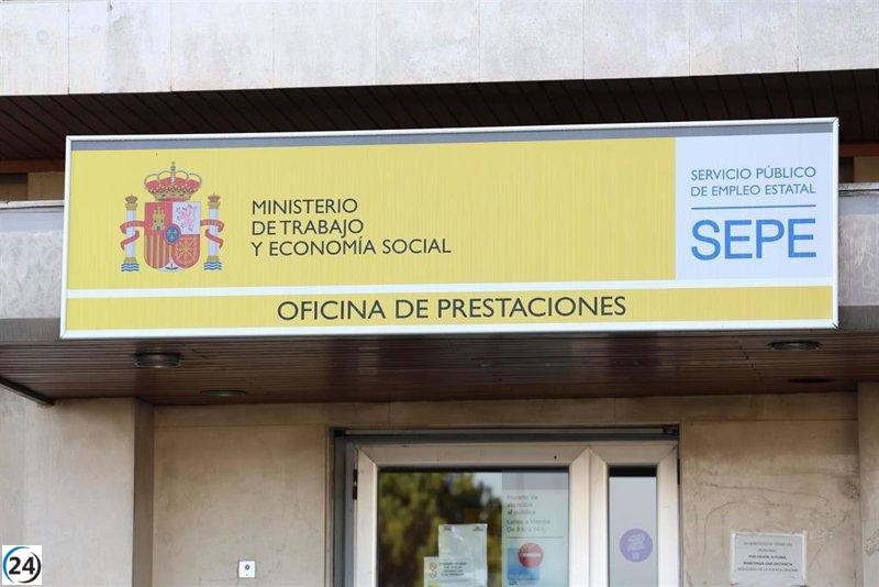 Desempleo en Andalucía aumenta en 1.756 en agosto, alcanzando 592.611 vacantes.