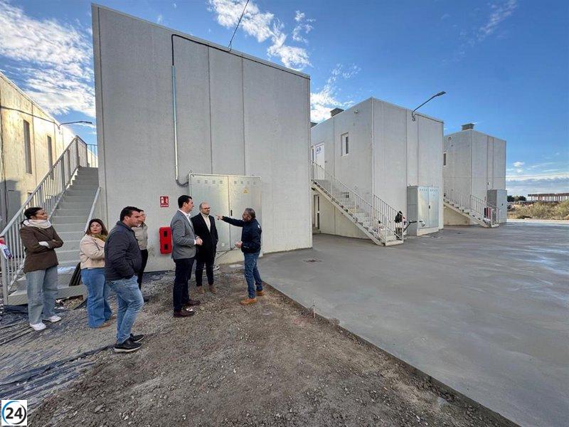 Níjar aprueba la construcción de 24 viviendas temporales para erradicar el chabolismo inmigrante.