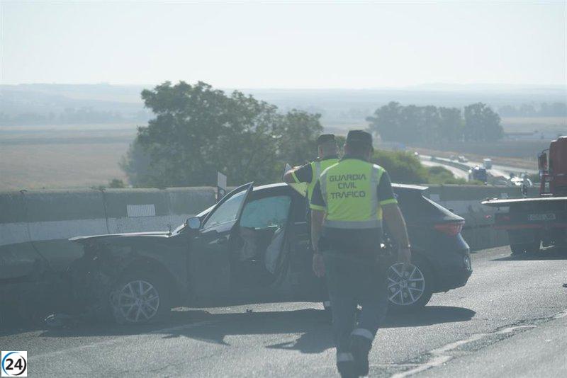 Accidente en la A-4 cerca de Carmona (Sevilla) provoca corte de carretera y despliegue de un helicóptero médico.