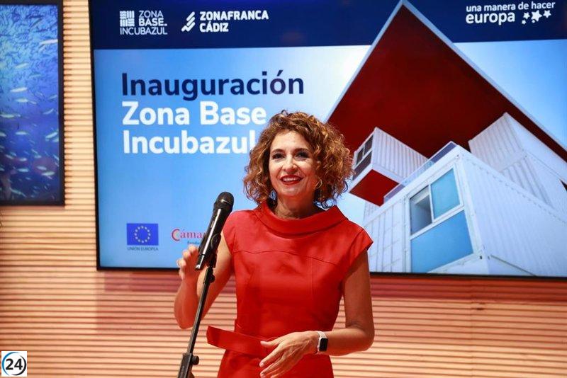 Montero firma contrato de 700 millones para dos buques de acción marítima con Navantia en Cádiz.