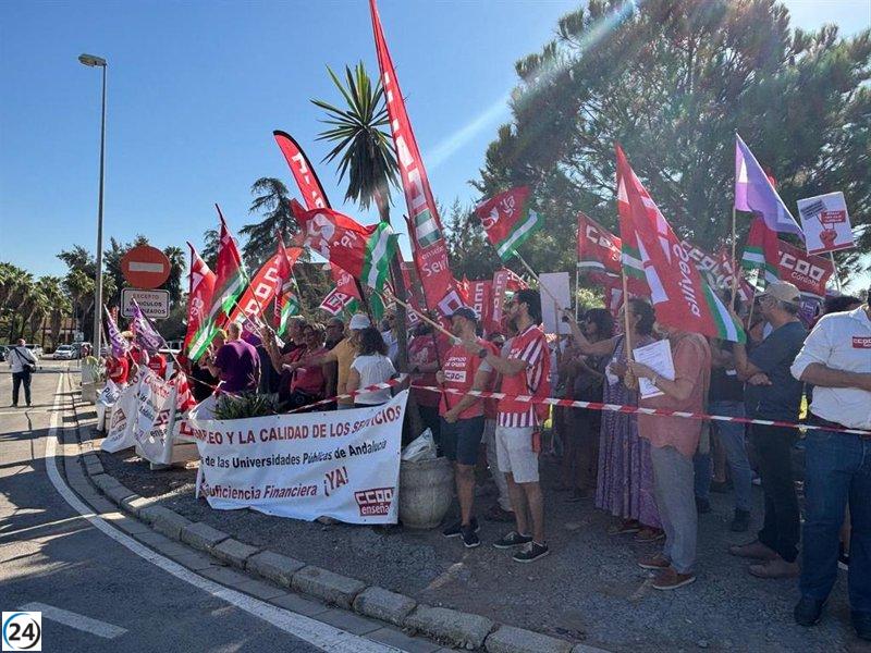 Protestas en la UPO por las restricciones de la Junta a la educación pública.