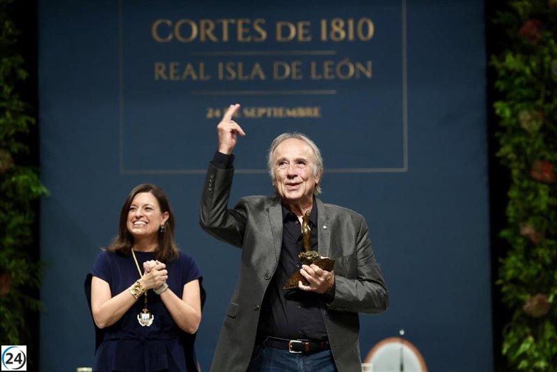 Serrat critica las posturas de los representantes que socavan la democracia.