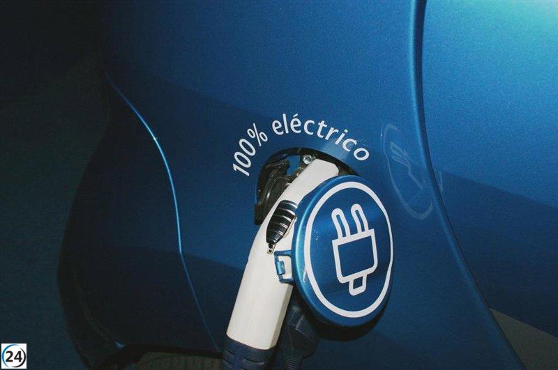 Andalucía aumenta en 13,36 millones su inversión en el programa MOVES III para fomentar la compra de coches eléctricos en 2025.