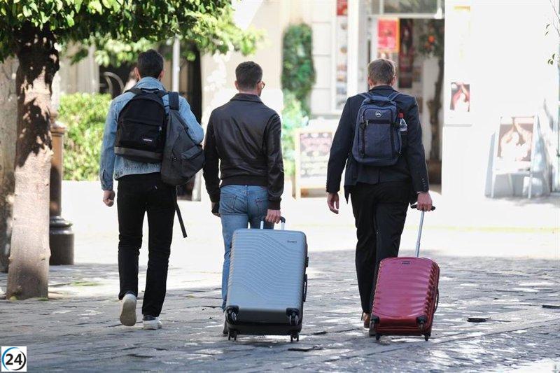 Andalucía implementa medidas para frenar el registro de alojamientos turísticos en áreas con restricciones urbanísticas.