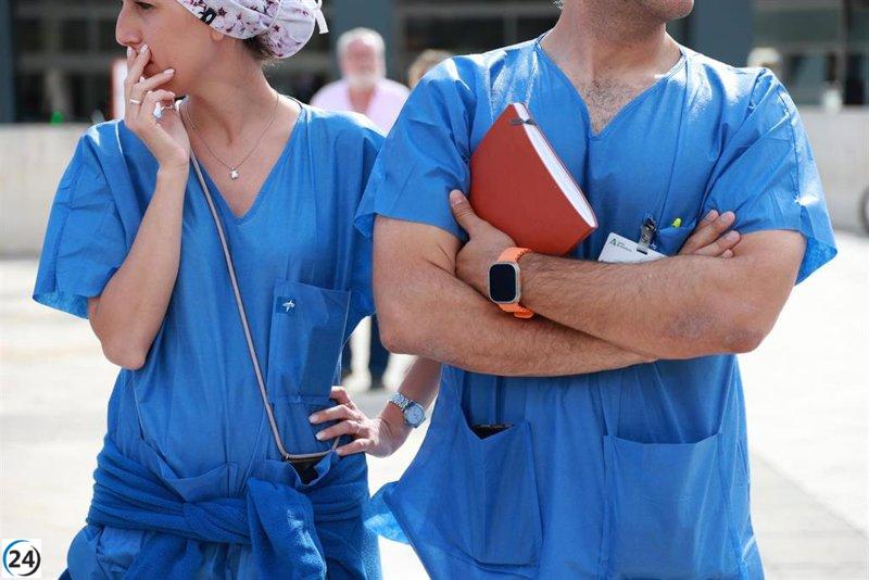 Sindicatos proponen aprovechar la salida de la consejera para transformar la sanidad en Andalucía.