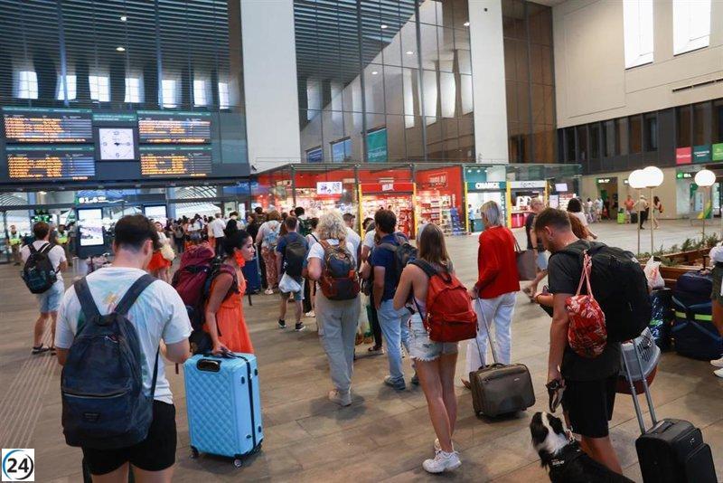 Trenes de alta velocidad Sevilla-Córdoba paralizados por avería en señalización malagueña.