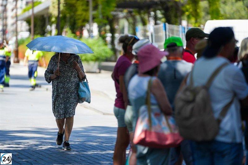 PSOE-A exige a la Junta la creación de un plan para el calor y refugios climáticos para el turismo en Andalucía.
