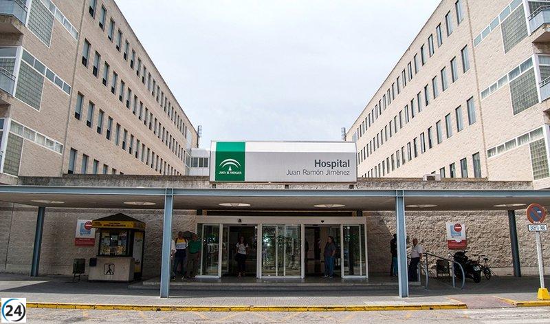 Tres heridos graves en incendio de vivienda en Huelva son trasladados al hospital