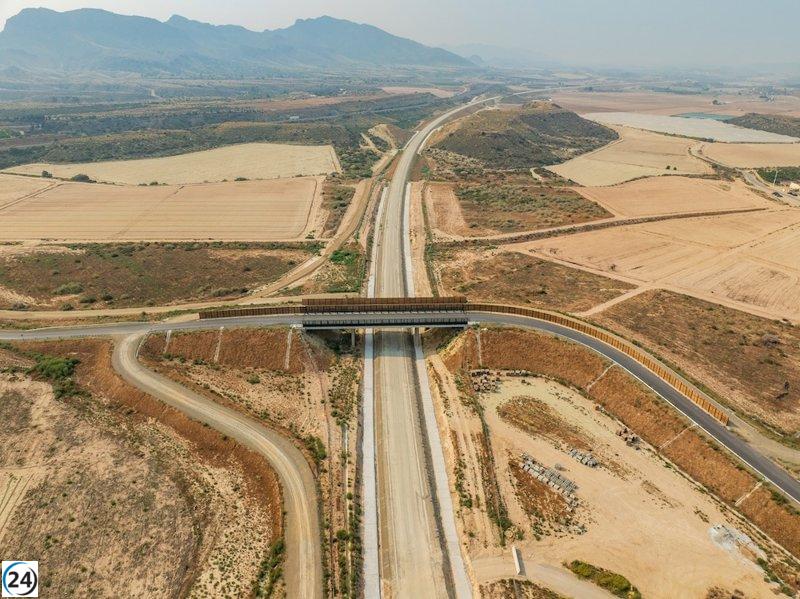 Adif anuncia una inversión de 65,7 millones para electrificar el tramo AVE Lorca-Almería.