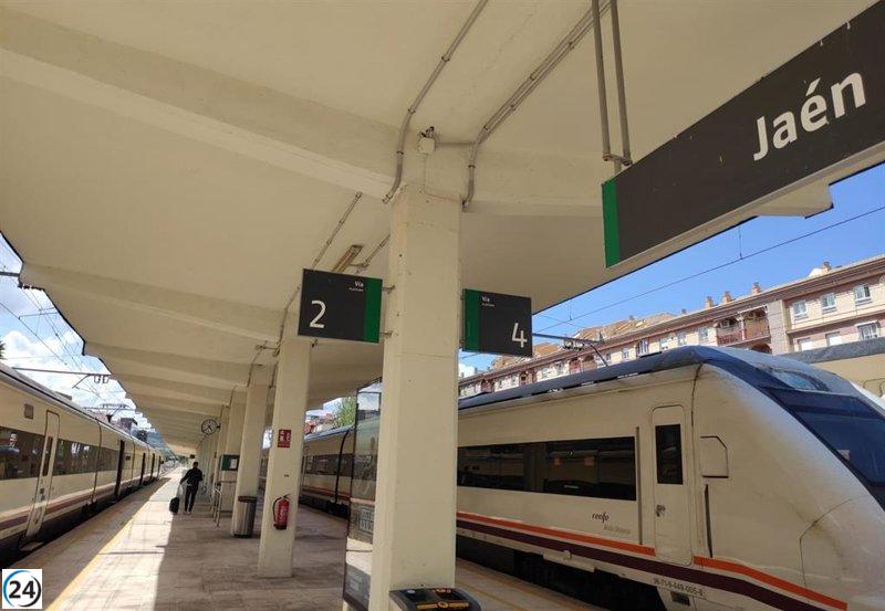 Paralizada la actividad ferroviaria en la estación de Jaén por fallos en la catenaria.
