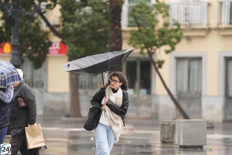 Alertan sobre lluvias y tormentas en Almería, Cádiz y Málaga este lunes.