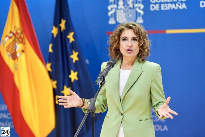 Montero denuncia la falta de empatía del PP hacia asociaciones de mujeres con cáncer.