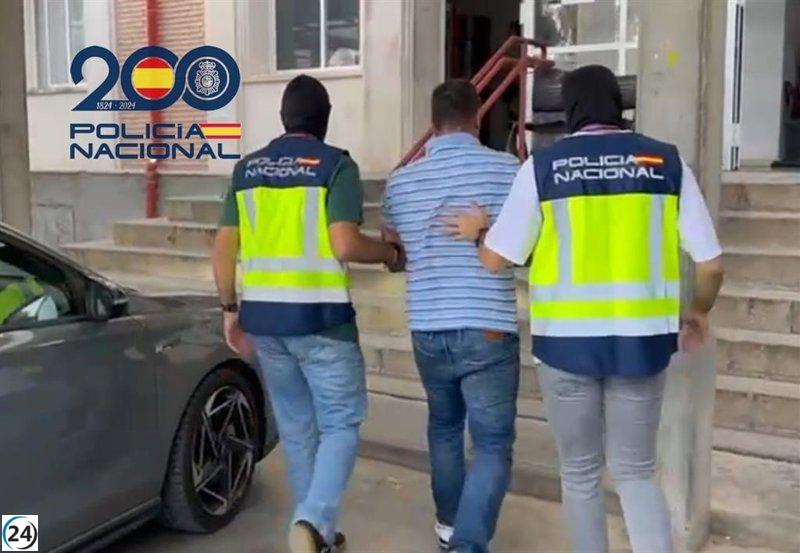 Un taxista en Sevilla arrestado por amenazar a un colega que reportó irregularidades laborales.