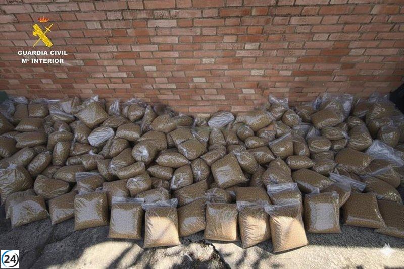 Desmantelan en Sevilla un alijo de 400 kilos de tabaco de contrabando destinado a envío por mensajería.