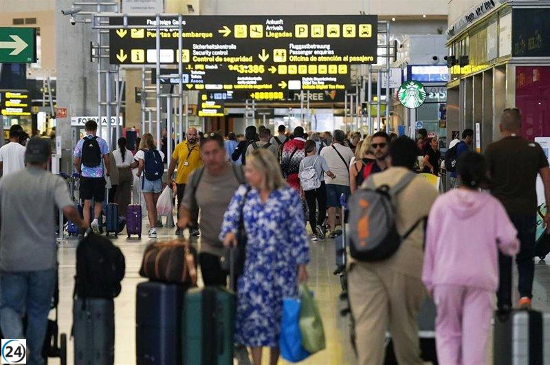 Aeropuertos andaluces superan 3,76 millones de viajeros en octubre, con cifras históricas en Málaga y Sevilla.